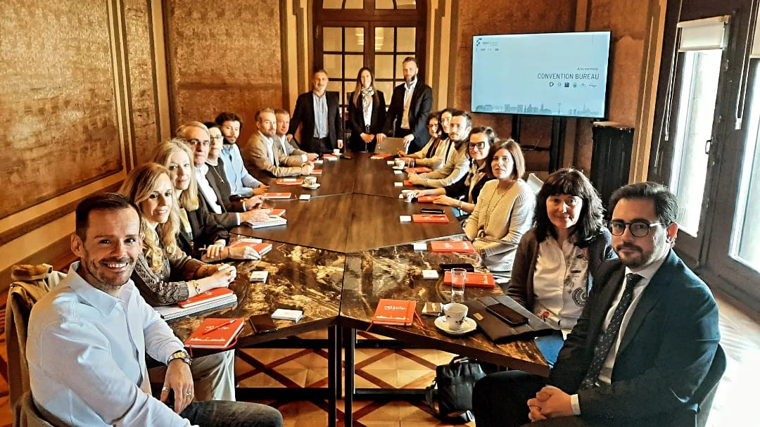 Foto de la reunión del Visita Gijón Convention Bureau con responsables de servicios municipales de Gijón